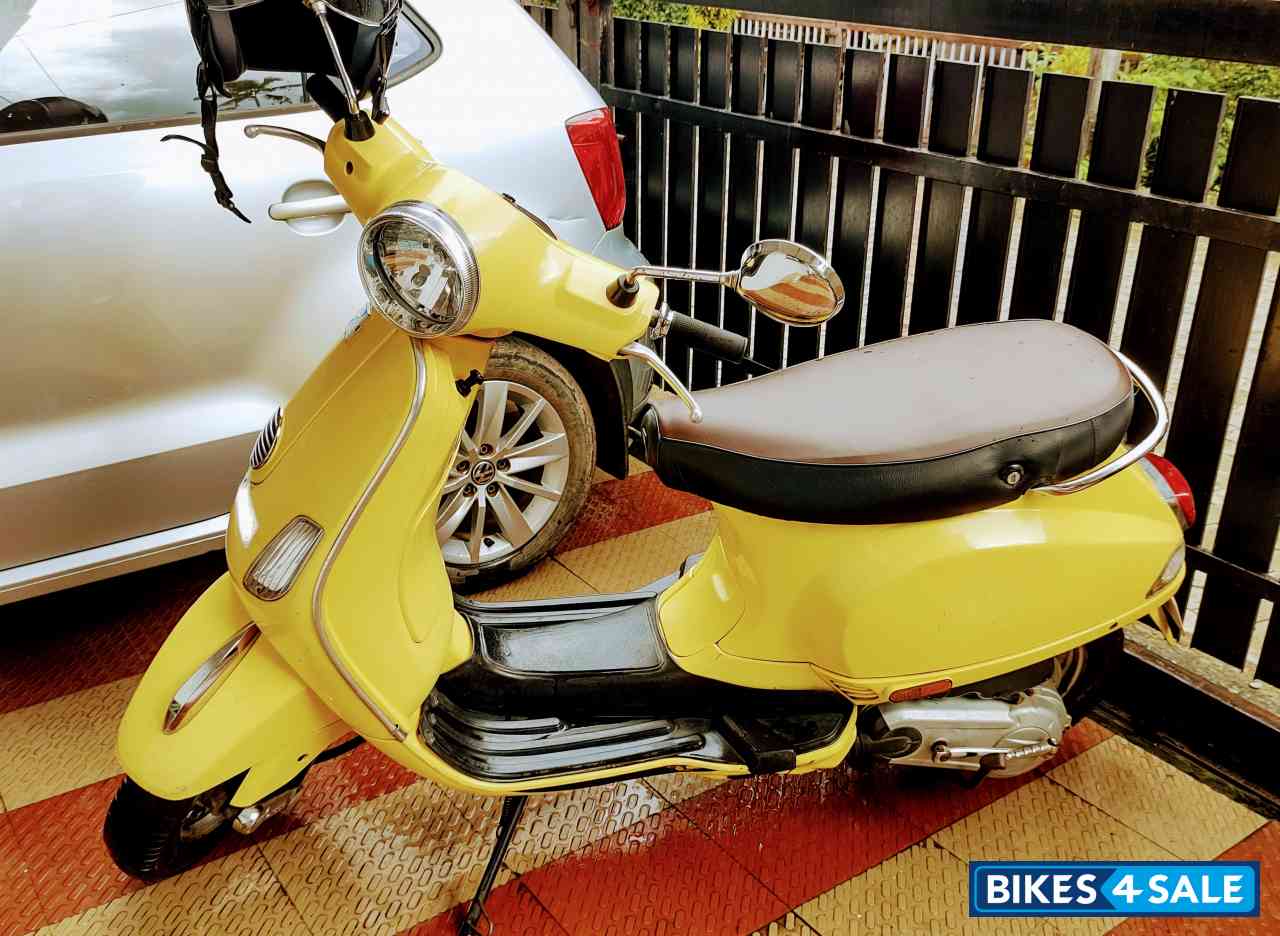 Yellow Vespa LX 125