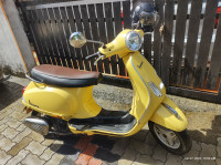 Yellow Vespa LX 125