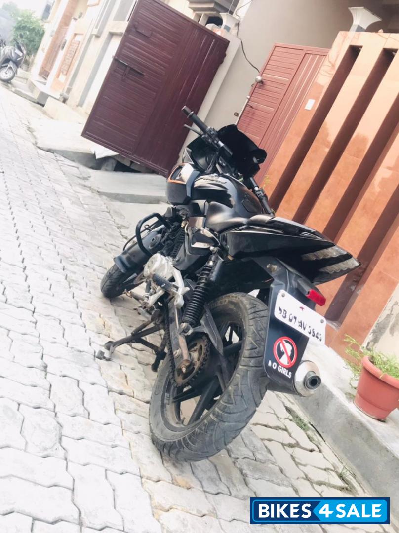 Bajaj Pulsar 220F