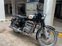 Black Royal Enfield Classic 500
