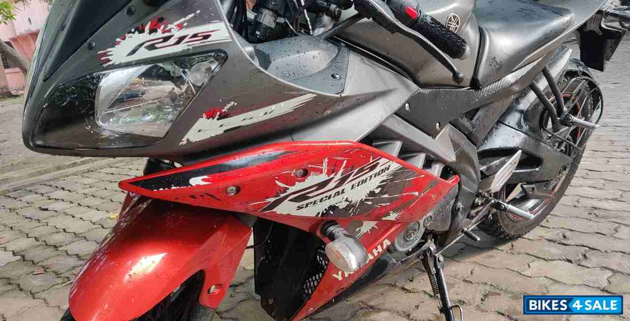 Special Edition Yellowish Red Yamaha YZF R15 V2