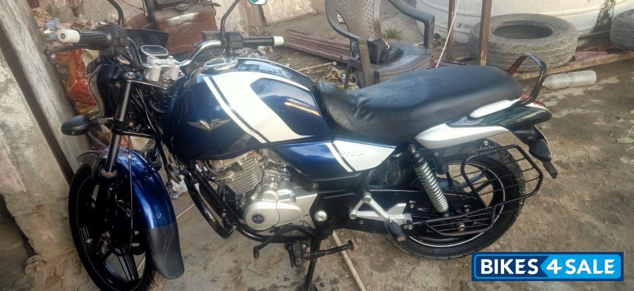 Bajaj V15