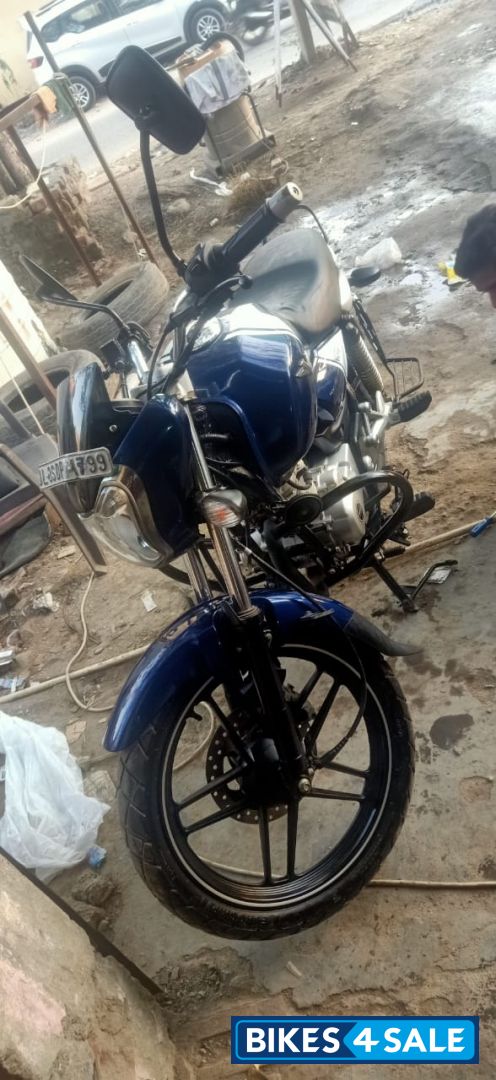 Bajaj V15