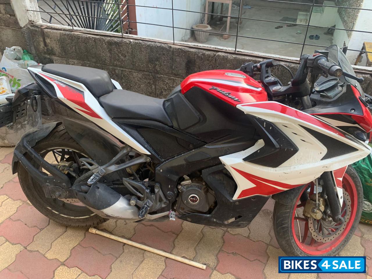 Bajaj Pulsar RS 200 ABS