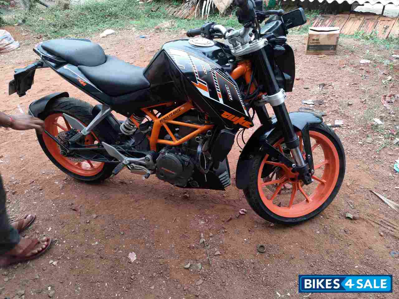 Black KTM Duke 390