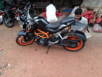 Black KTM Duke 390