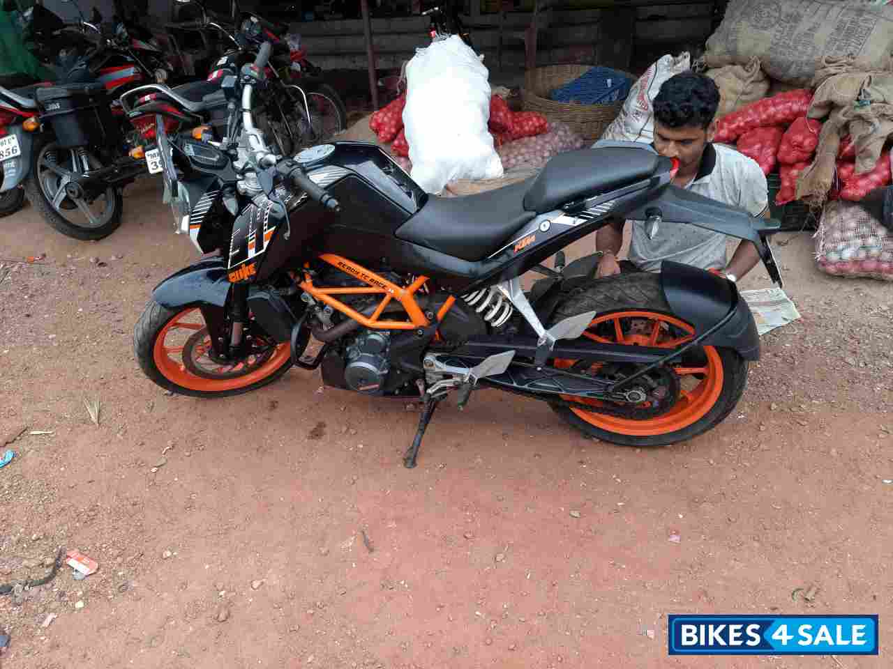 Black KTM Duke 390