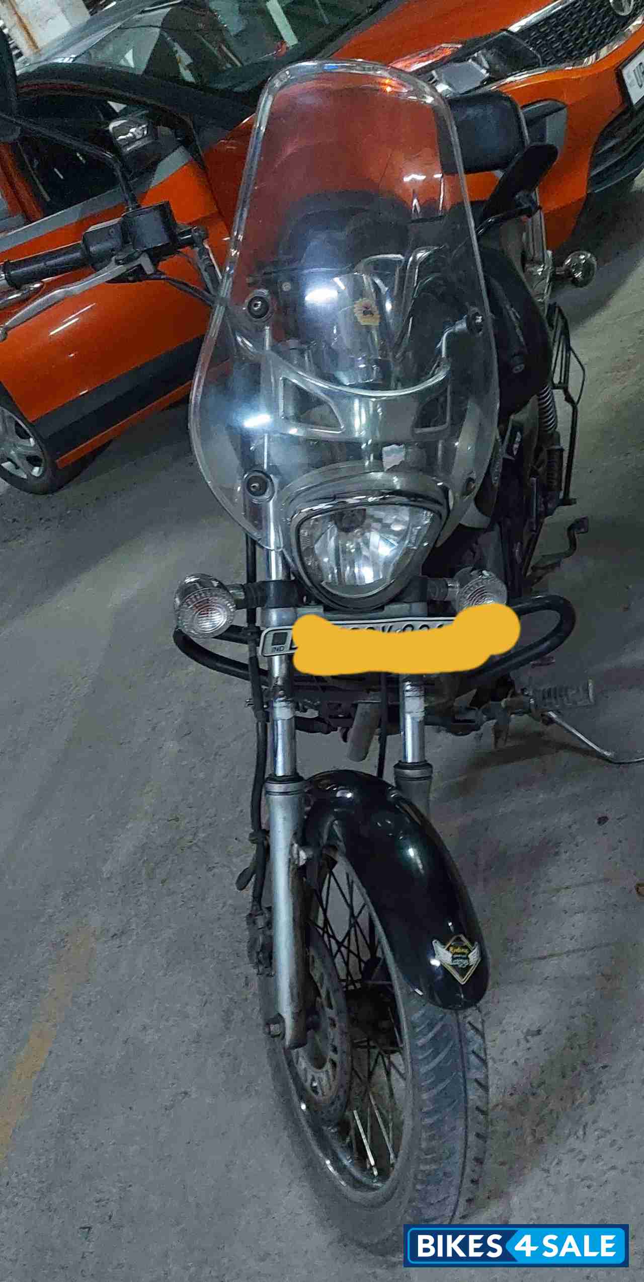 Black Bajaj Avenger Cruise 220