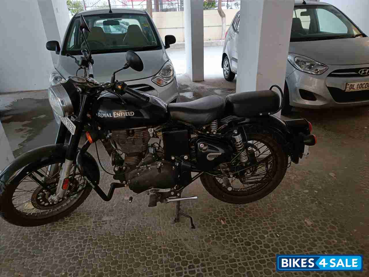 Black Royal Enfield Classic 350 Black Royal Enfield Classic 350