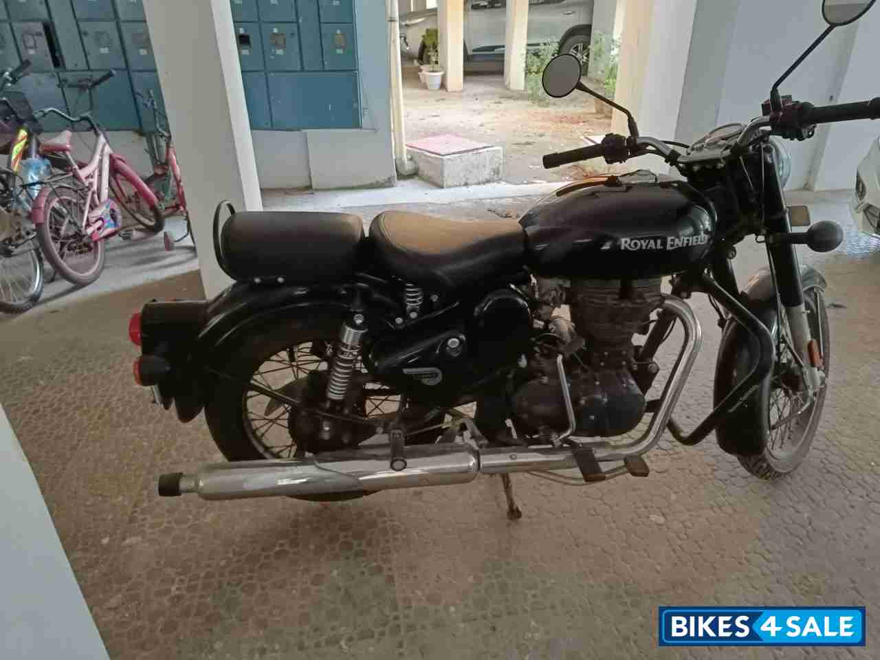 Black Royal Enfield Classic 350 Black Royal Enfield Classic 350