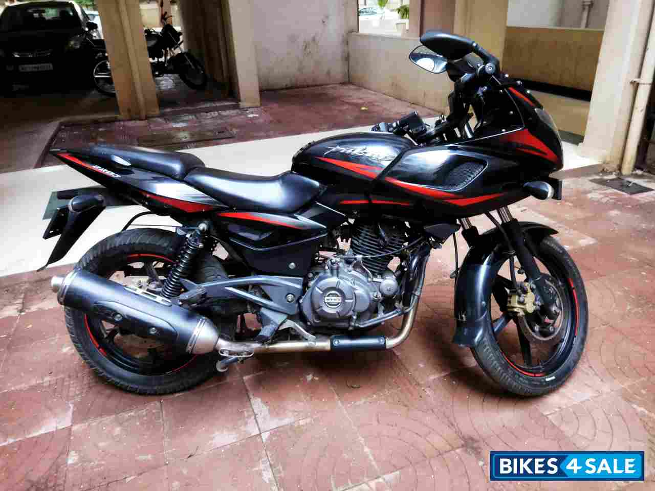 Bajaj Pulsar 220F