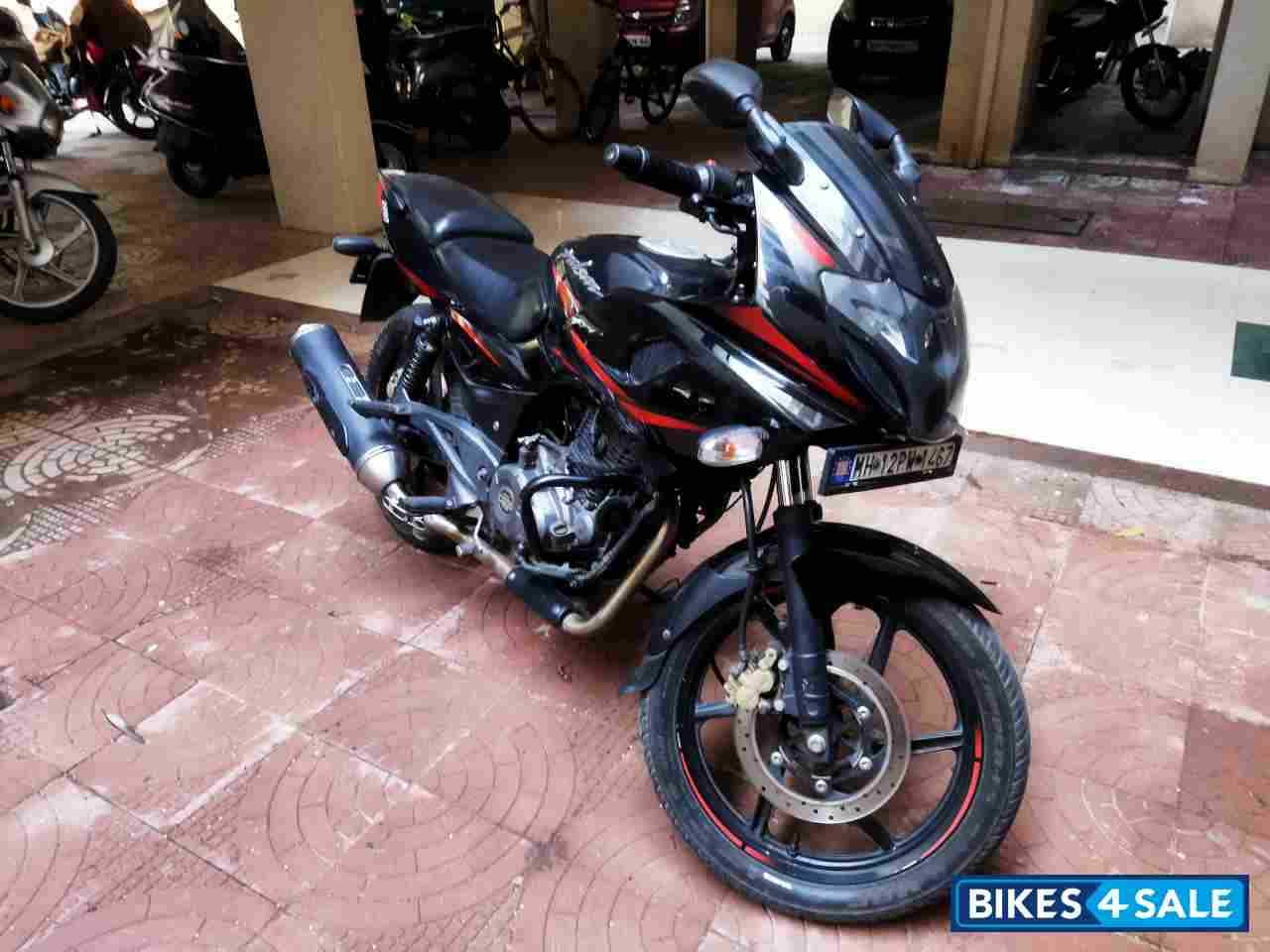Bajaj Pulsar 220F