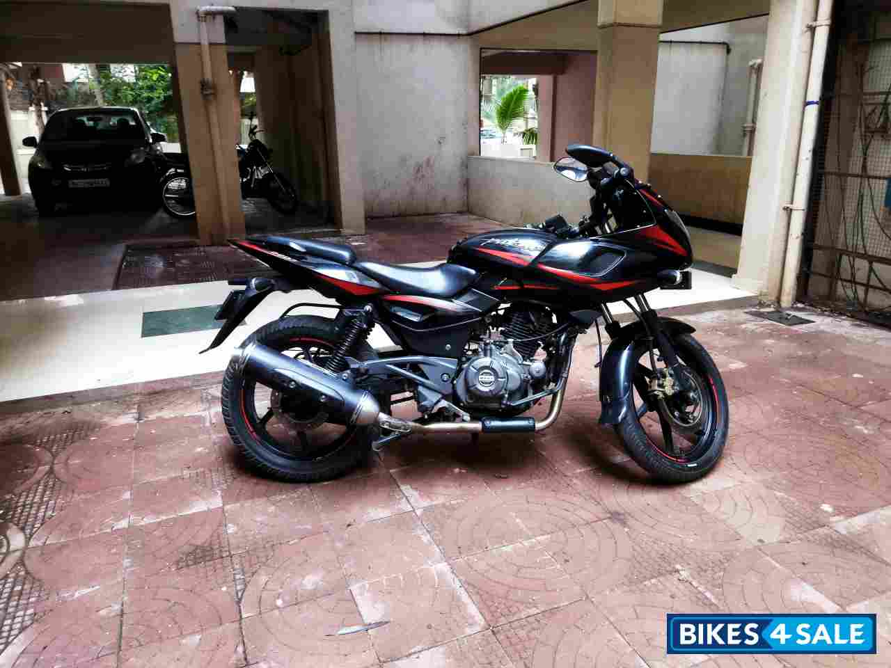 Bajaj Pulsar 220F