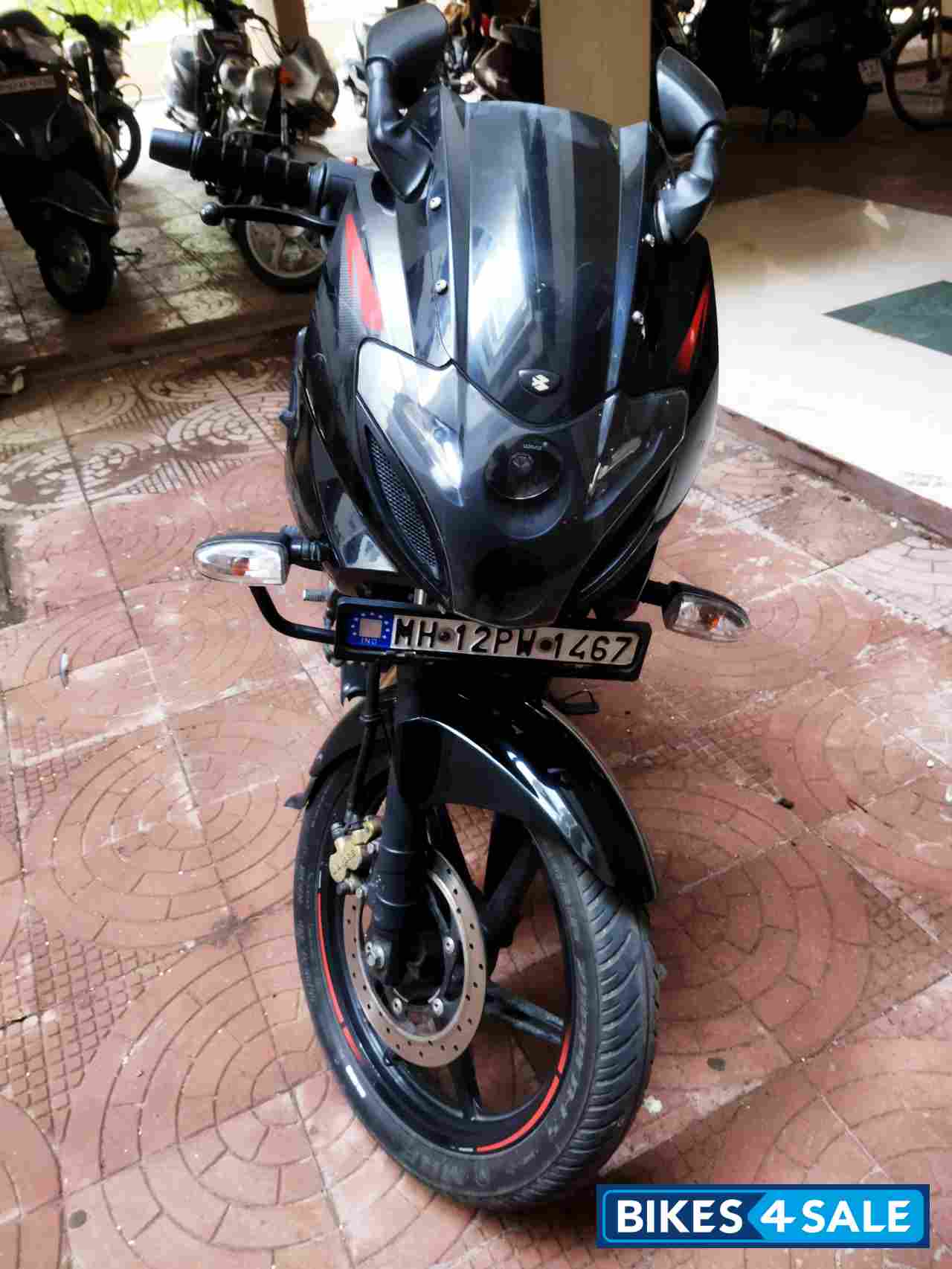 Bajaj Pulsar 220F