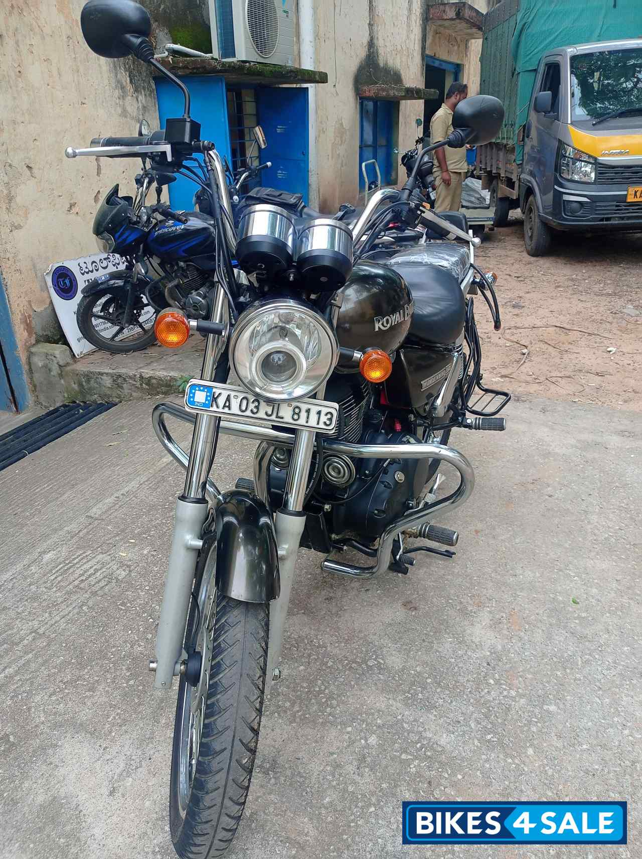 Lightning Royal Enfield Thunderbird 350