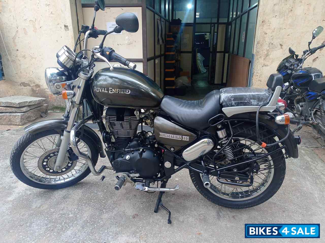 Lightning Royal Enfield Thunderbird 350