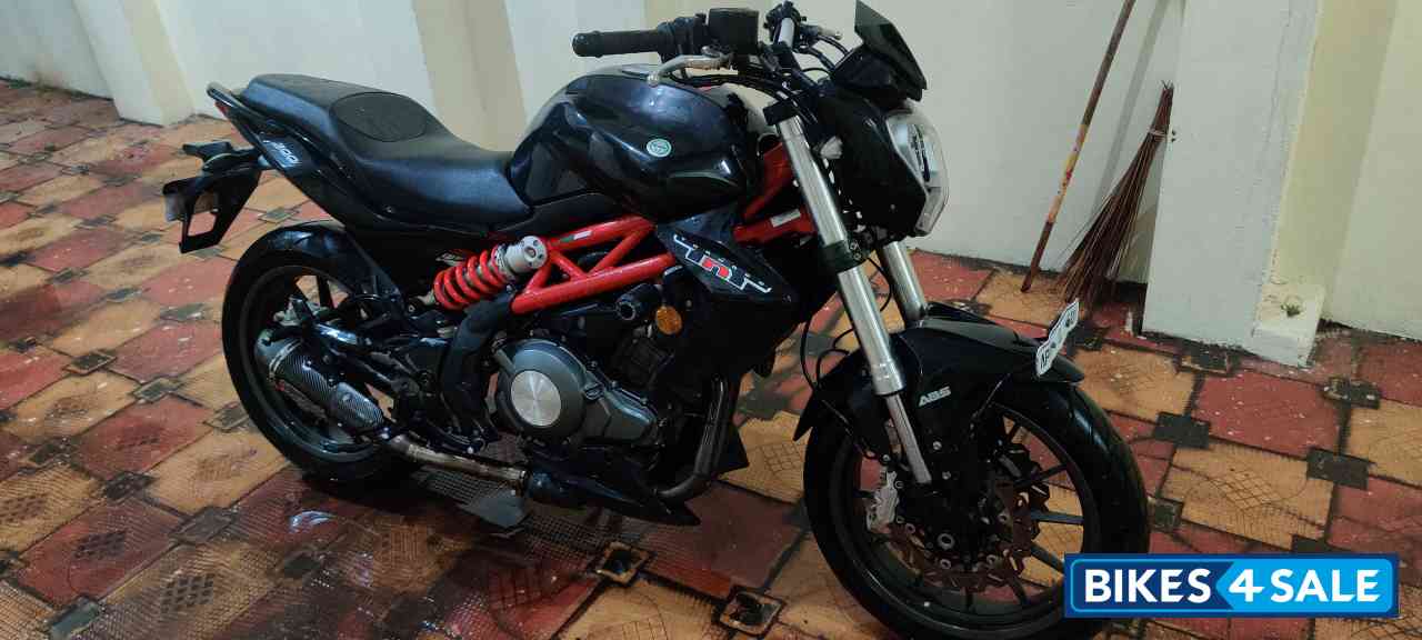 Black Benelli TNT 300