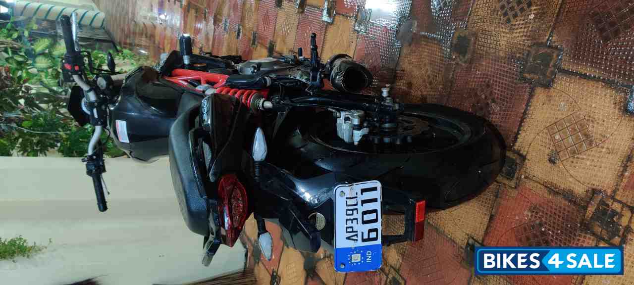 Black Benelli TNT 300