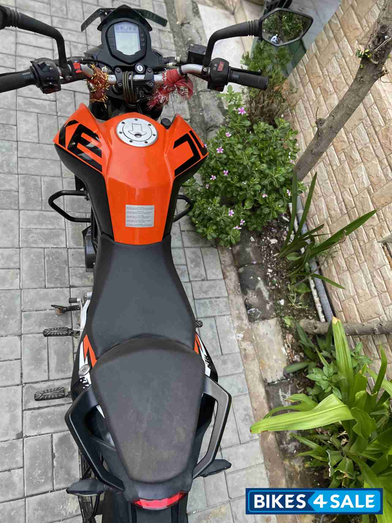 Orange KTM Duke 125