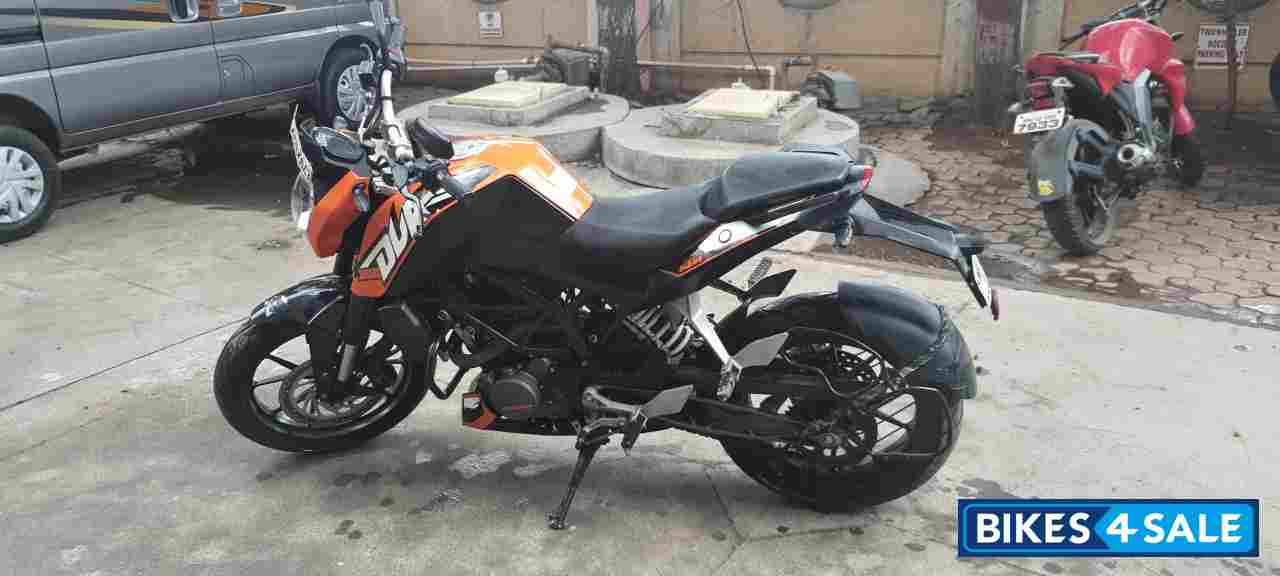 Orange KTM Duke 200
