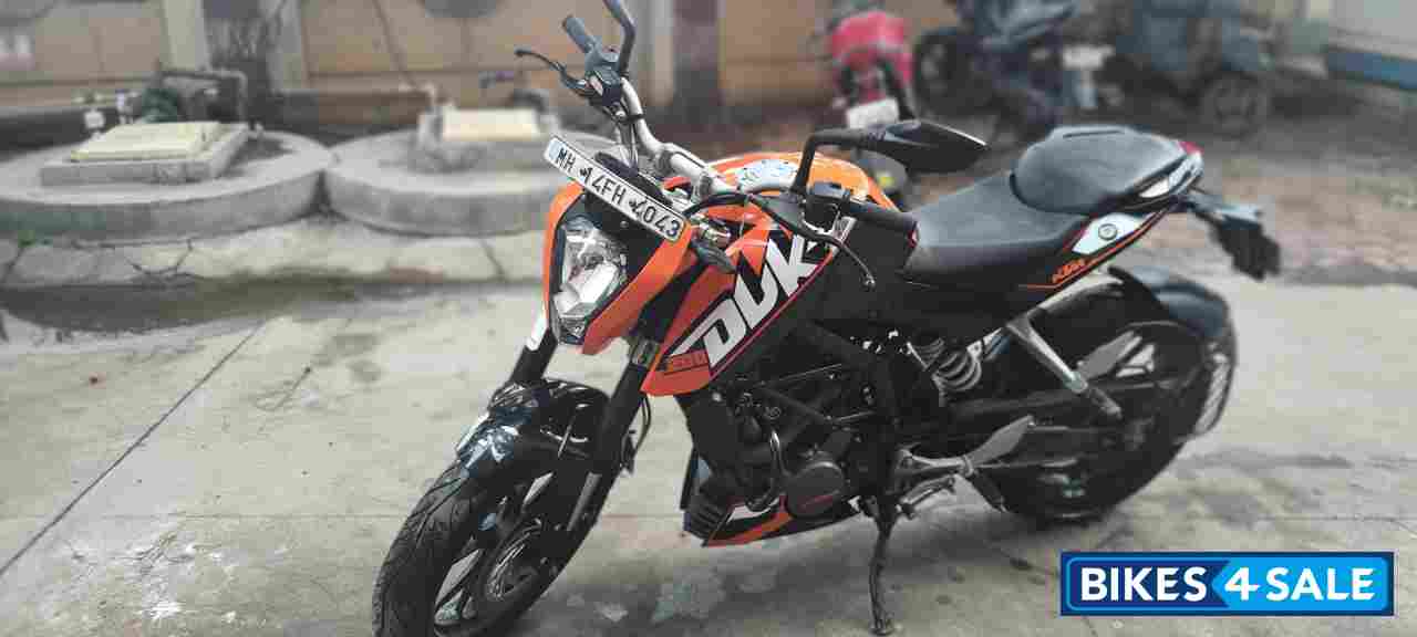 Orange KTM Duke 200