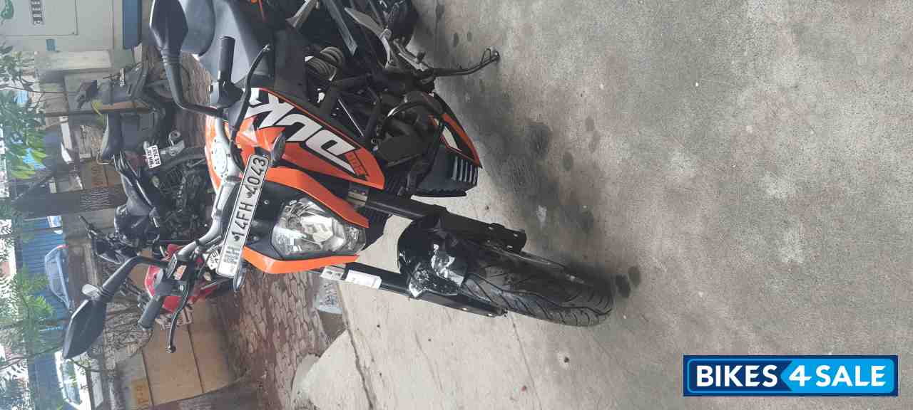 Orange KTM Duke 200