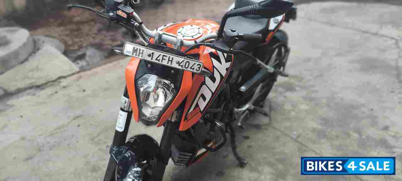 Orange KTM Duke 200