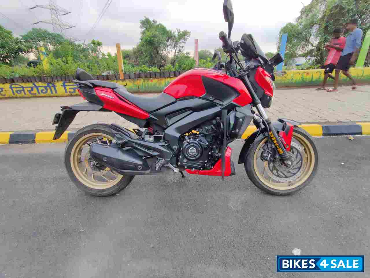 Red Bajaj 2021 Dominar 400