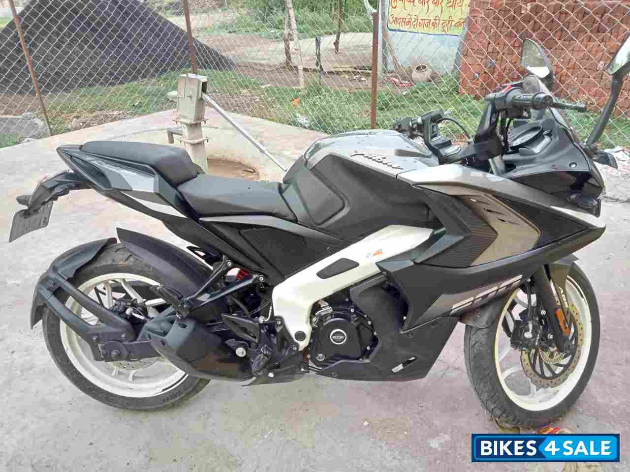Black Bajaj Pulsar RS 200 BS6