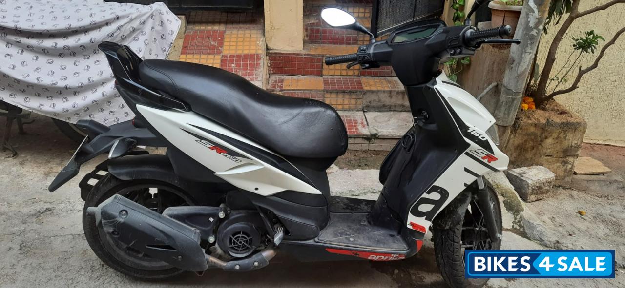 White Aprilia SR 160 Std ABS