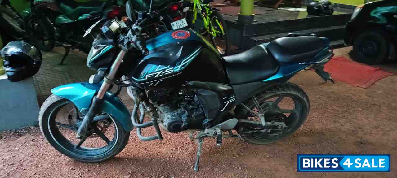 Blue And Black Yamaha FZ-S FI V2