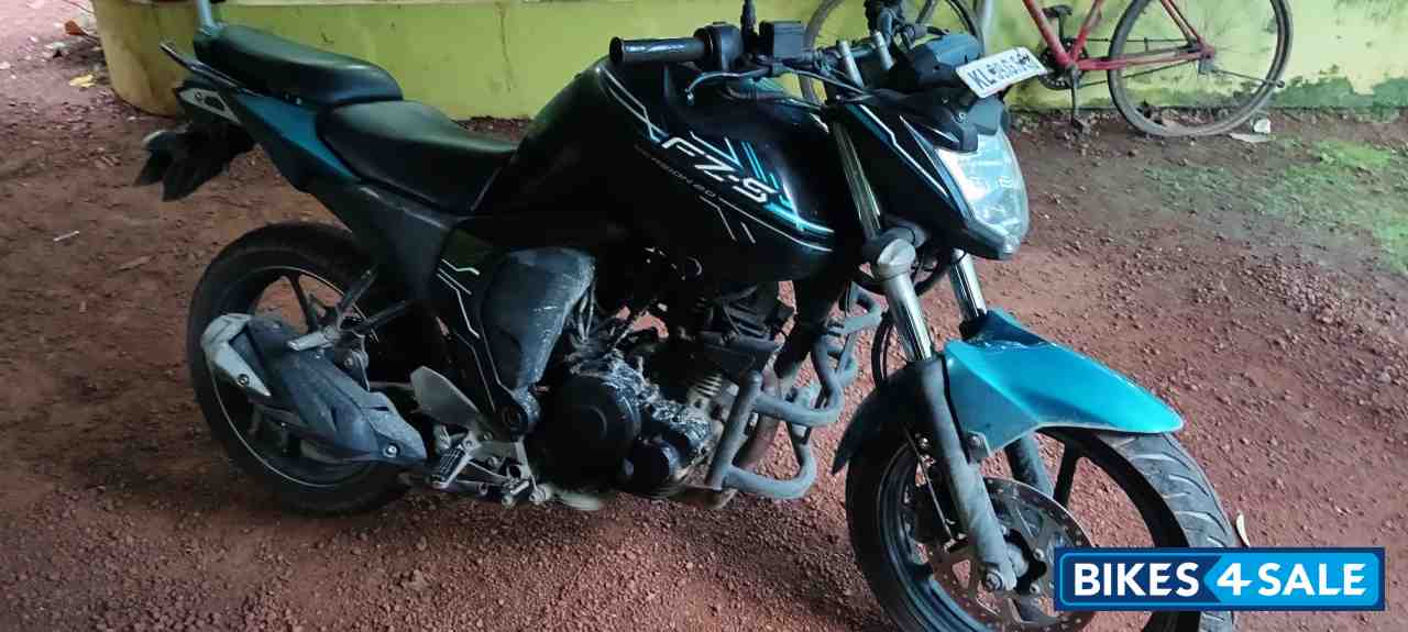Blue And Black Yamaha FZ-S FI V2