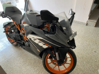 Black/orange KTM RC 200