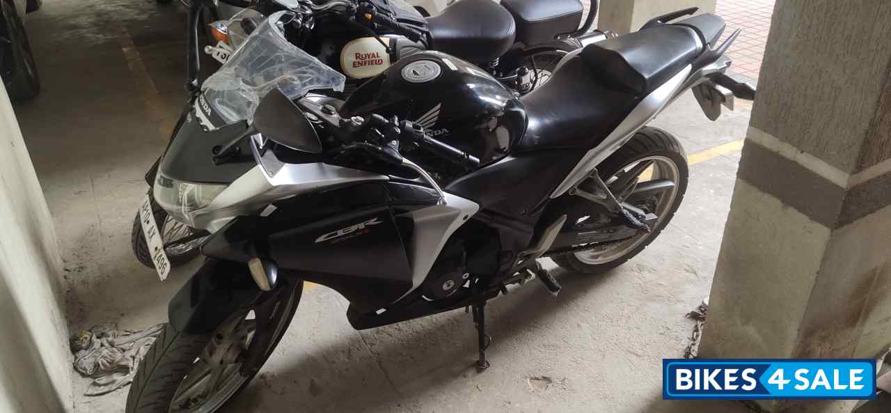 Black Honda CBR 250R