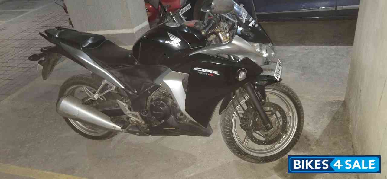 Black Honda CBR 250R