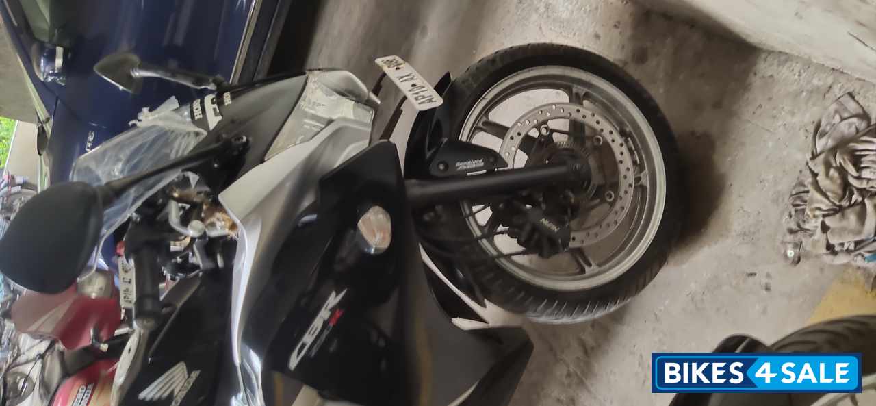 Black Honda CBR 250R