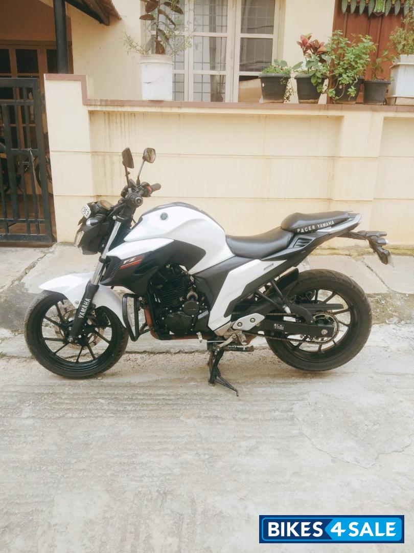 Yamaha FZ25