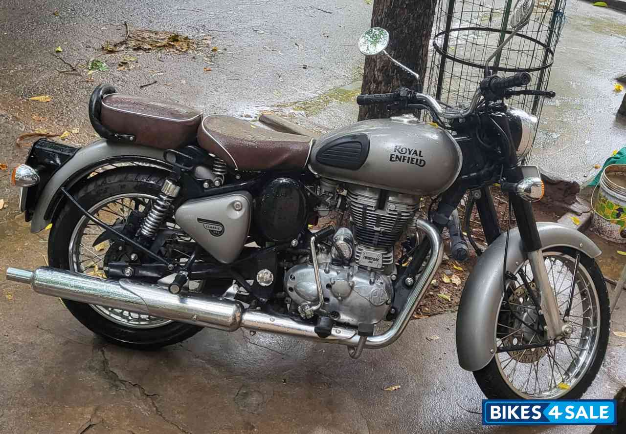 Gun Metal Grey Royal Enfield Classic Gunmetal Grey