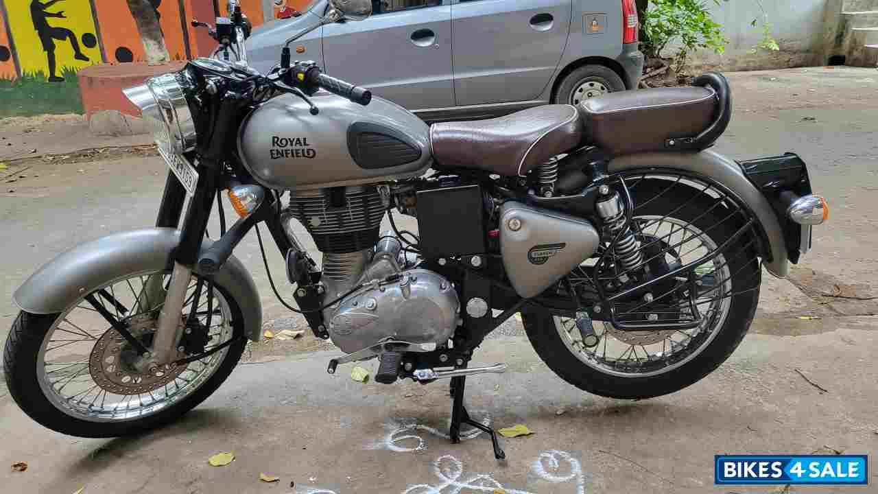 Gun Metal Grey Royal Enfield Classic Gunmetal Grey