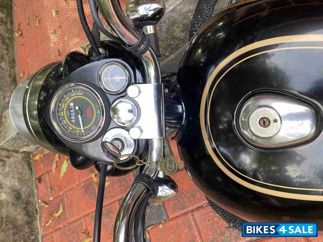 Black Royal Enfield Bullet 350 Twinspark