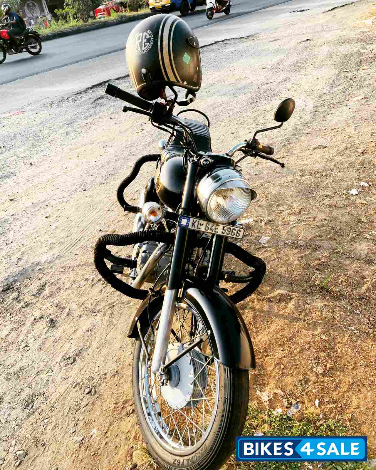 Black Royal Enfield Bullet 350 Twinspark