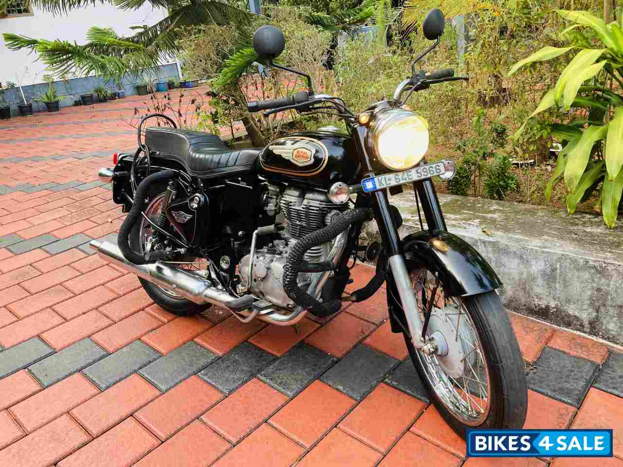 Black Royal Enfield Bullet 350 Twinspark