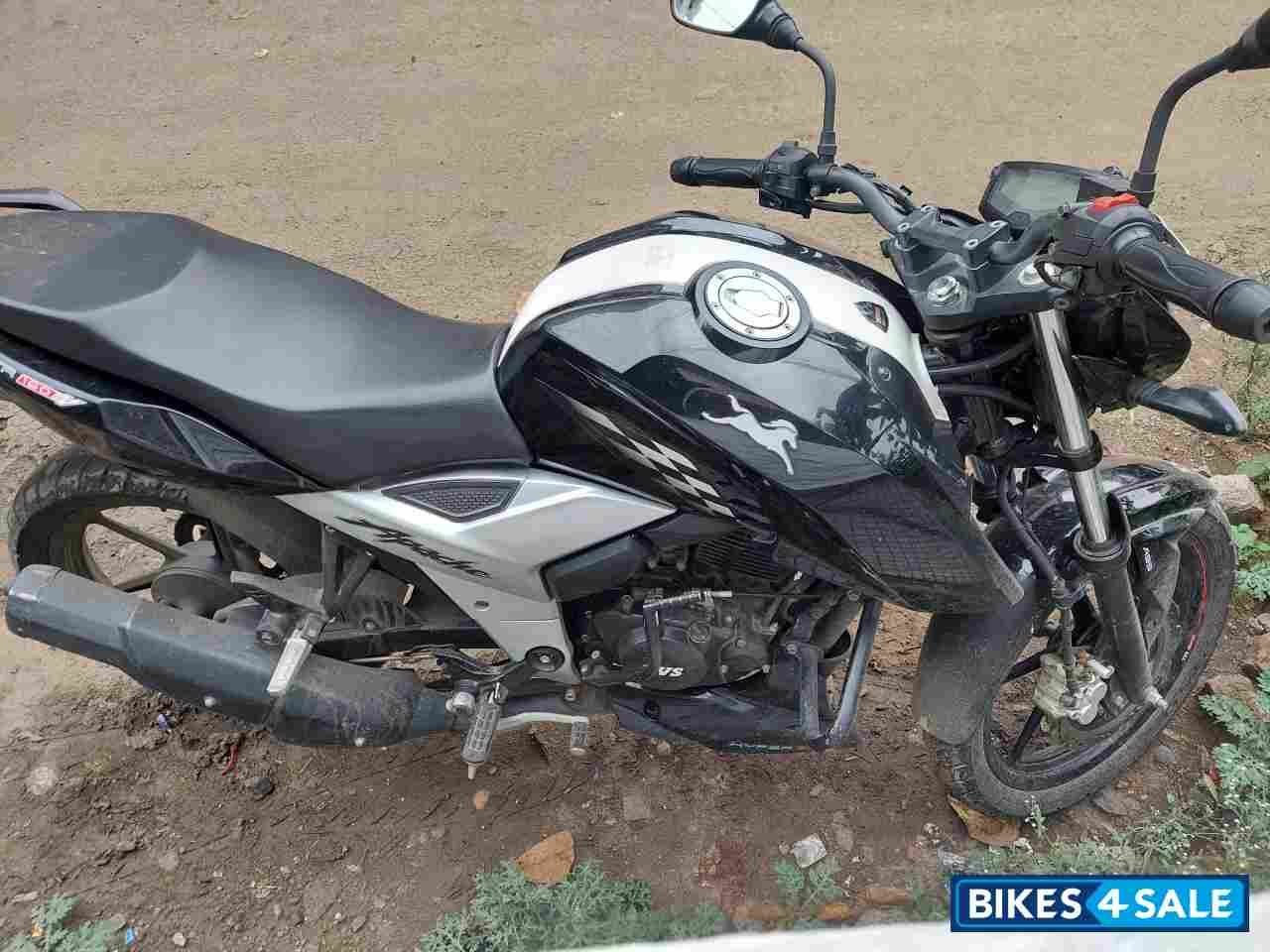 TVS Apache RTR 160 4V