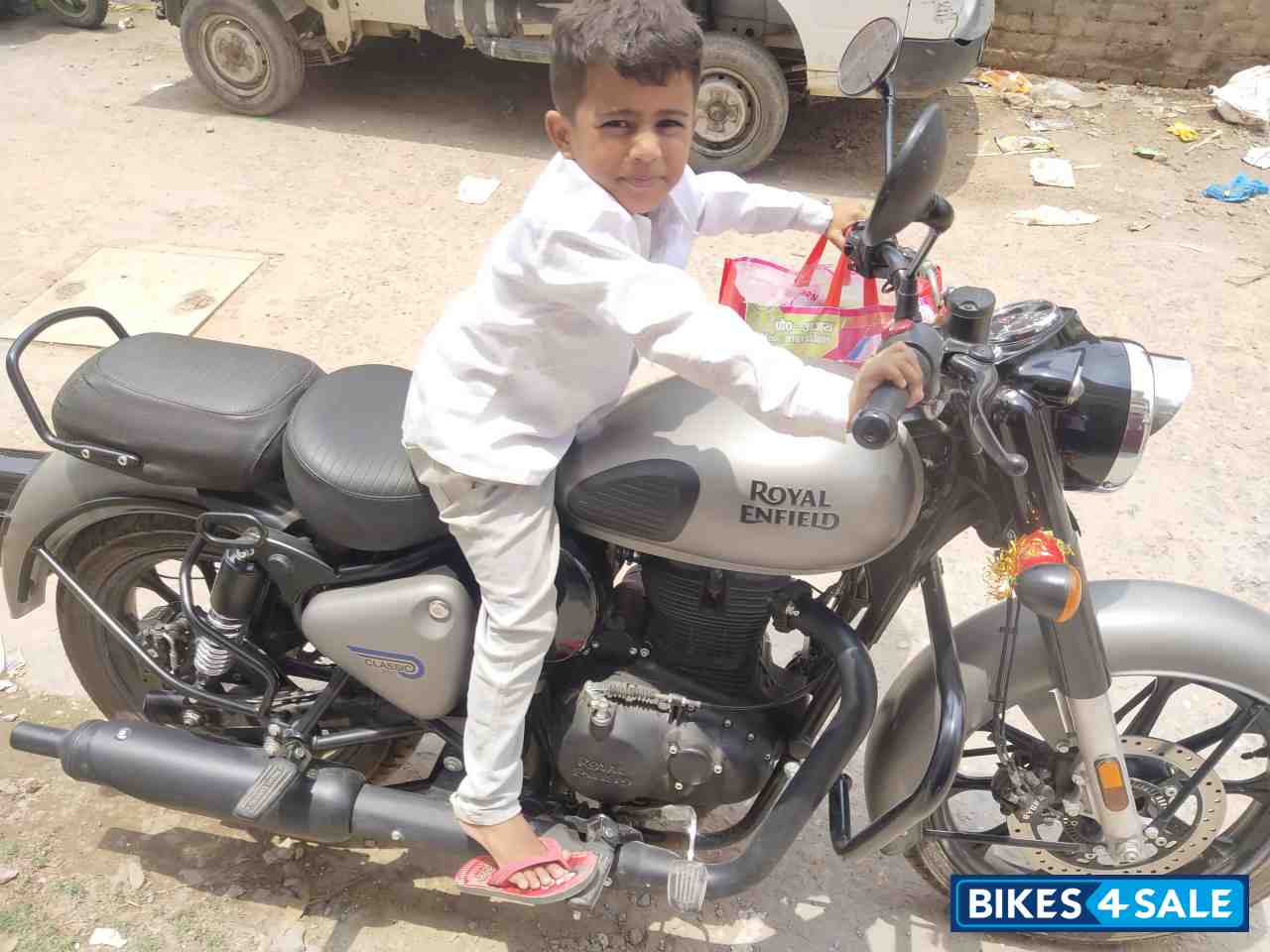 Grey Royal Enfield Classic Gunmetal Grey