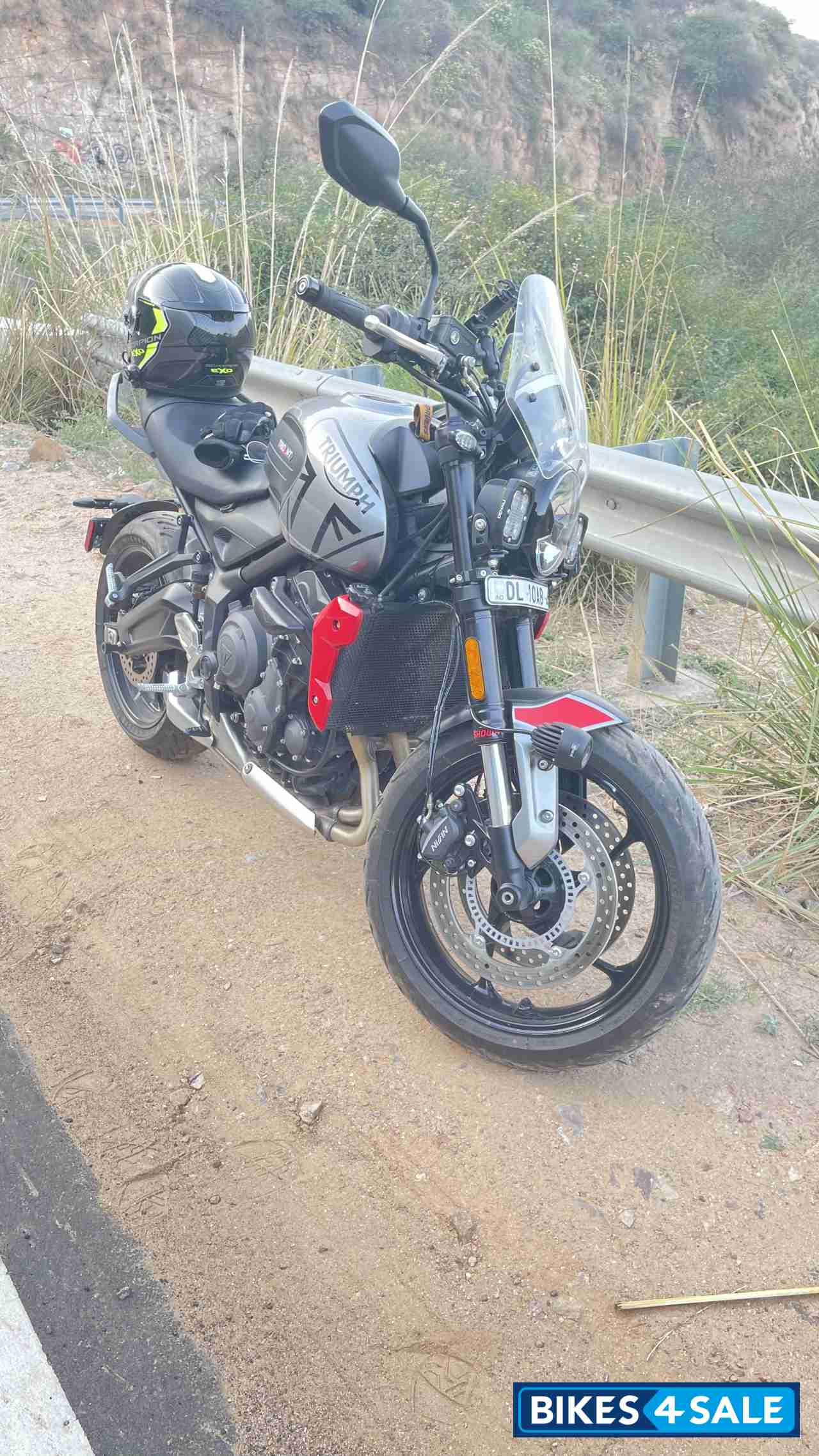 Grey-red Triumph Trident 660