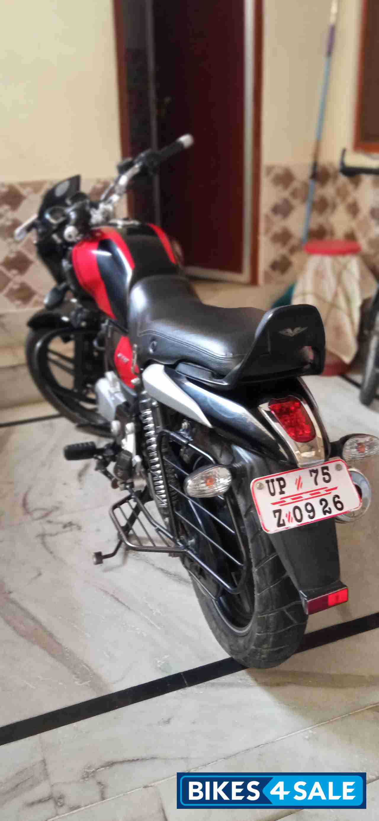 Bajaj V15