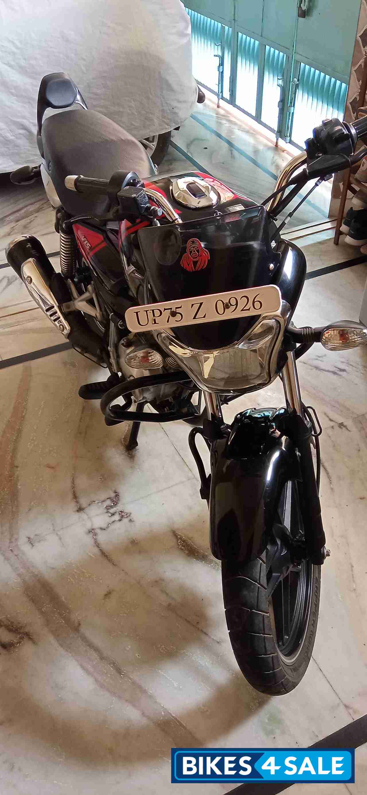 Bajaj V15