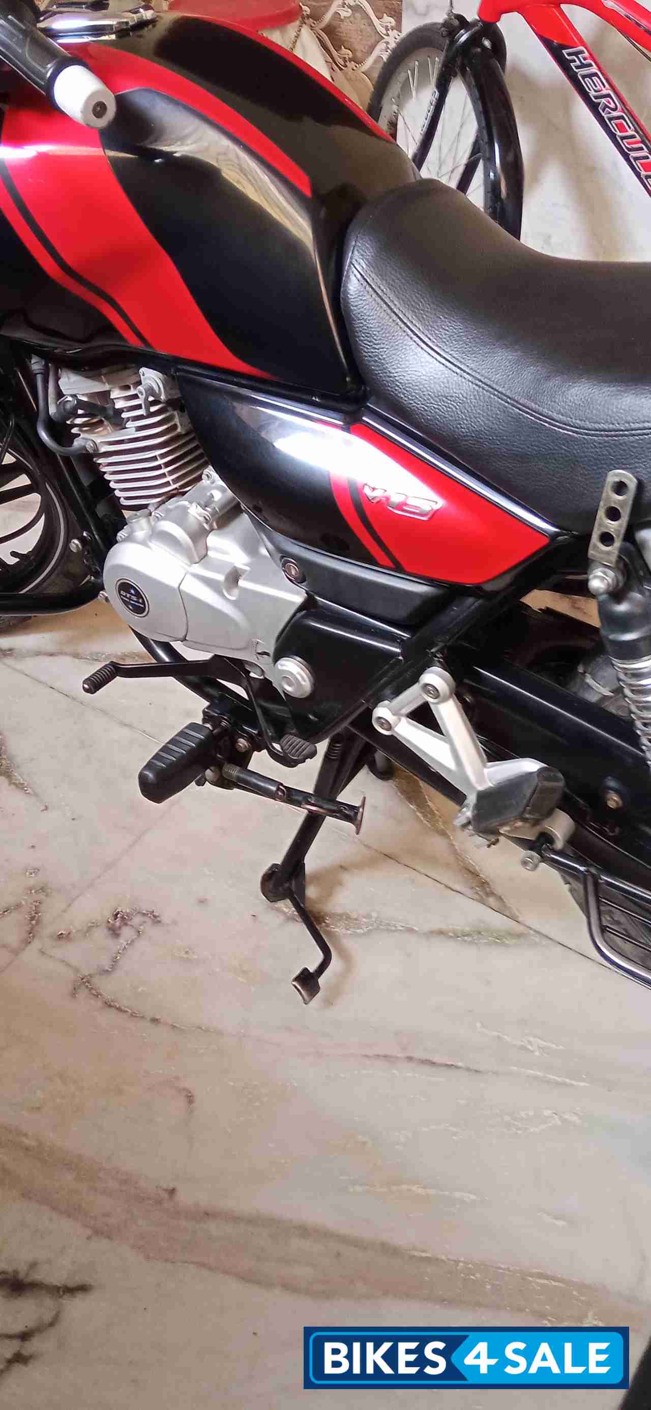 Bajaj V15