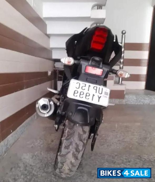 Black Yamaha YZF R15 V3