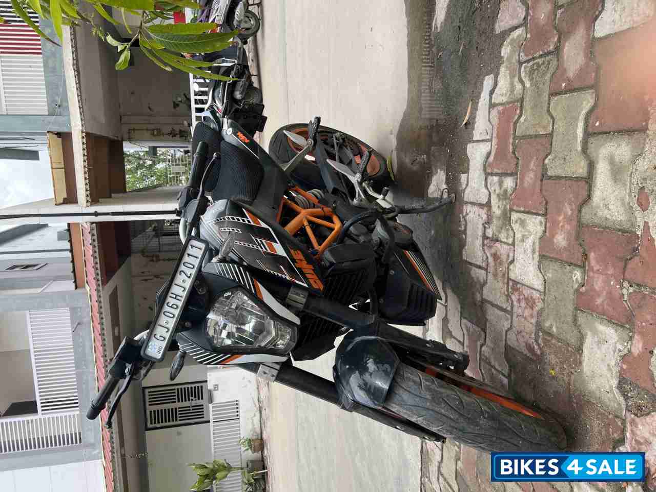 Black KTM Duke 390